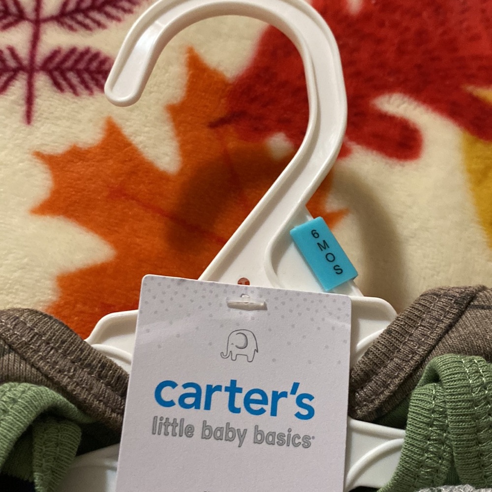 Carter’s Baby layette onesie’s 6 months - Picture 7 of 8